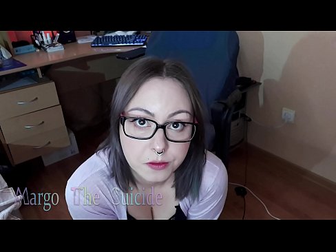 ❤️ Seksi djevojka s naočalama duboko siše dildo na kameri ️ Super porno kod nas ❌️❤