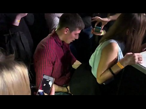 ❤️ Pravi seks u ruskom noćnom klubu. 18-godišnja Ruskinja u anusu i vagini pojebana u noćnom klubu ️ Super porno kod nas ❌️❤